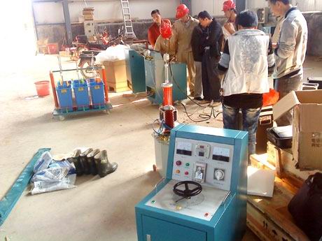 洛陽(yáng)供電局紫金礦業(yè)公司電力實(shí)驗(yàn)設(shè)備調(diào)試現(xiàn)場(chǎng)